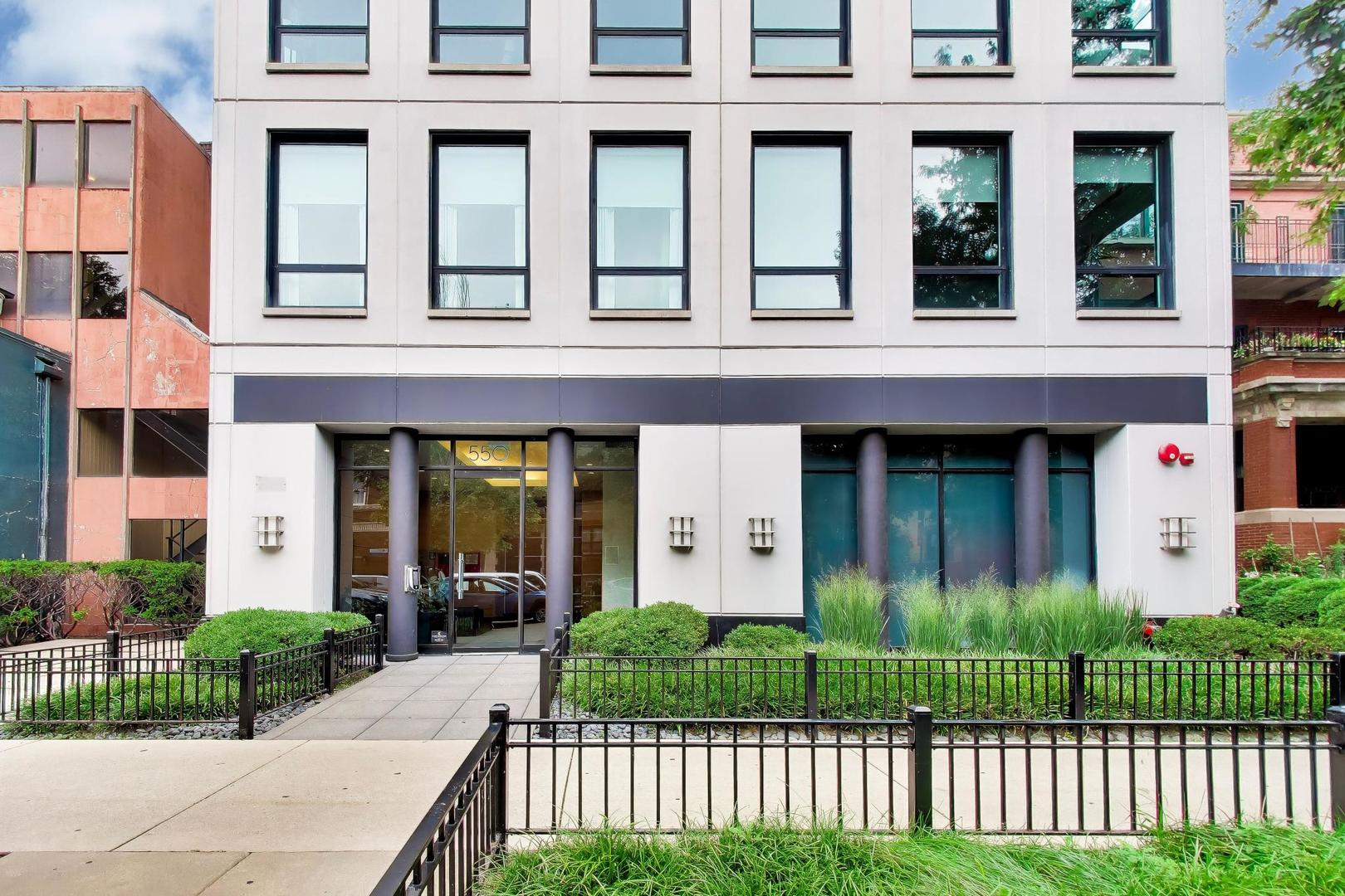 550 W Wellington Avenue 4E
