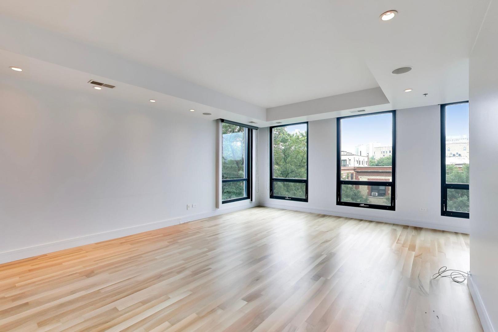 550 W Wellington Avenue 4E