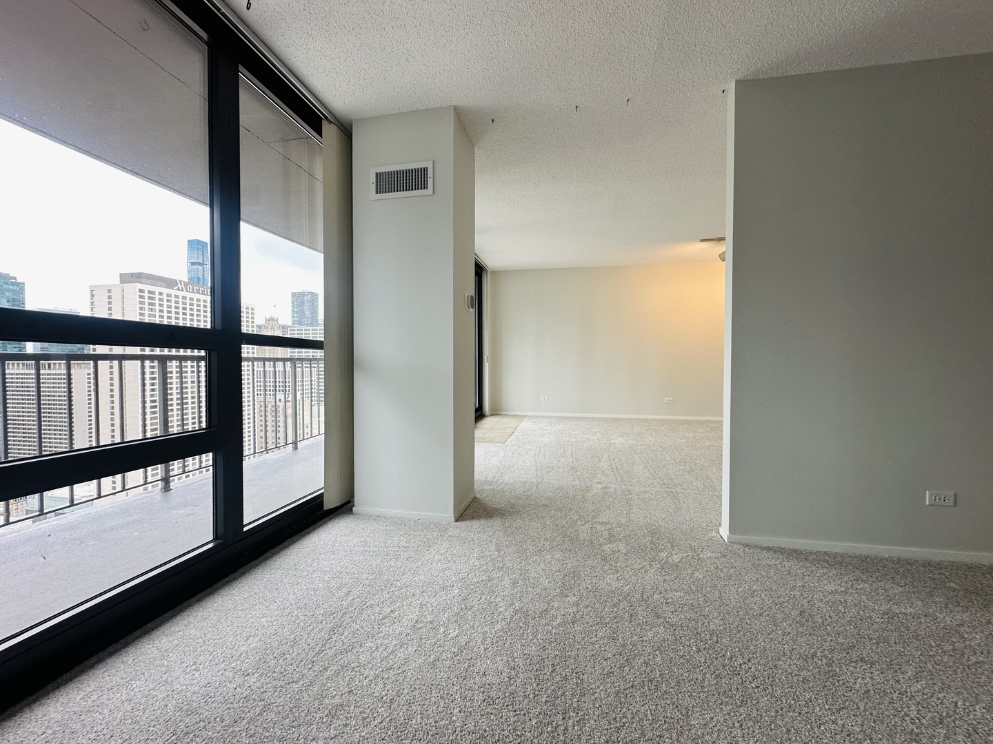 10 E ONTARIO Street 3512