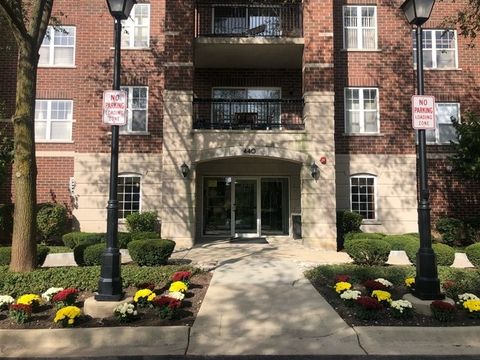Photo of 440 W Mahogany Court #312, Palatine, IL 60067 (MLS # 12531004)