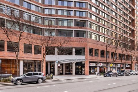 Photo of 211 E Ohio Street #2004, Chicago, IL 60611 (MLS # 12610533)