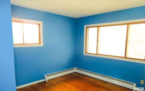 Tiny photo for 1118 N 13TH Street, Clinton, IA 52732 (MLS # QC4269484)