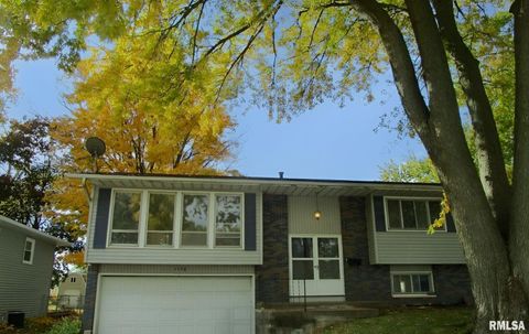 Photo of 1118 N 13TH Street, Clinton, IA 52732 (MLS # QC4269484)