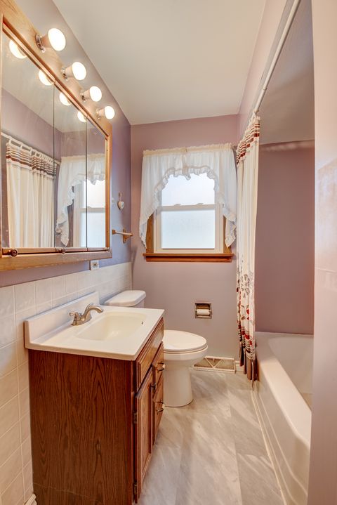 Tiny photo for 827 E 160th Place, South Holland, IL 60473 (MLS # 12551214)