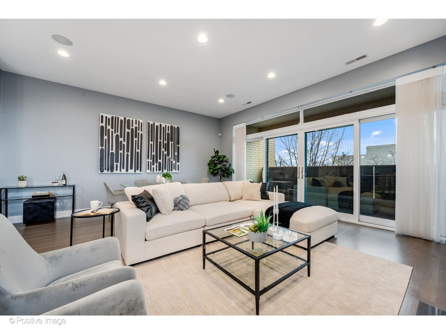 1017 N California Avenue 9