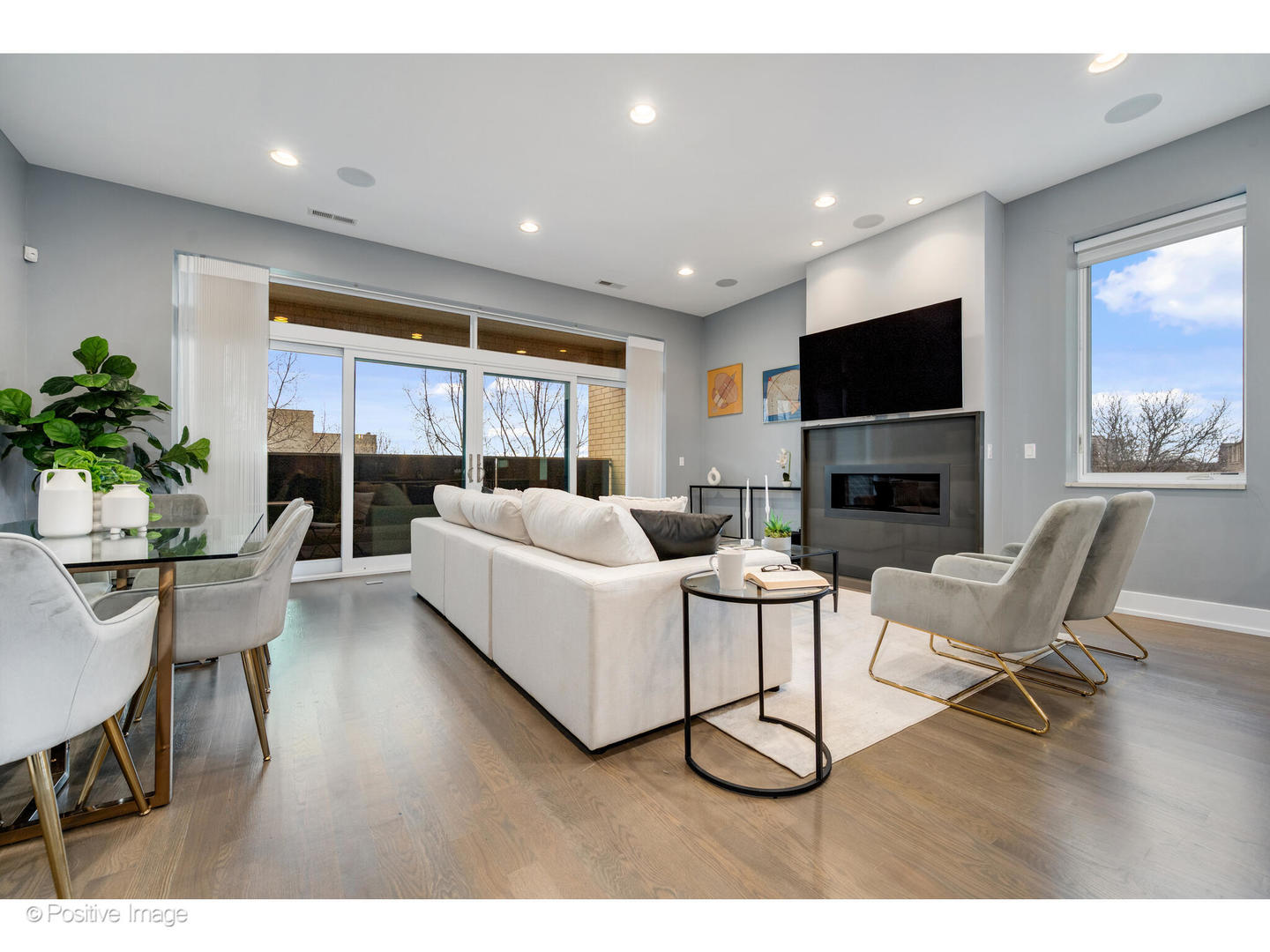 1017 N California Avenue 9