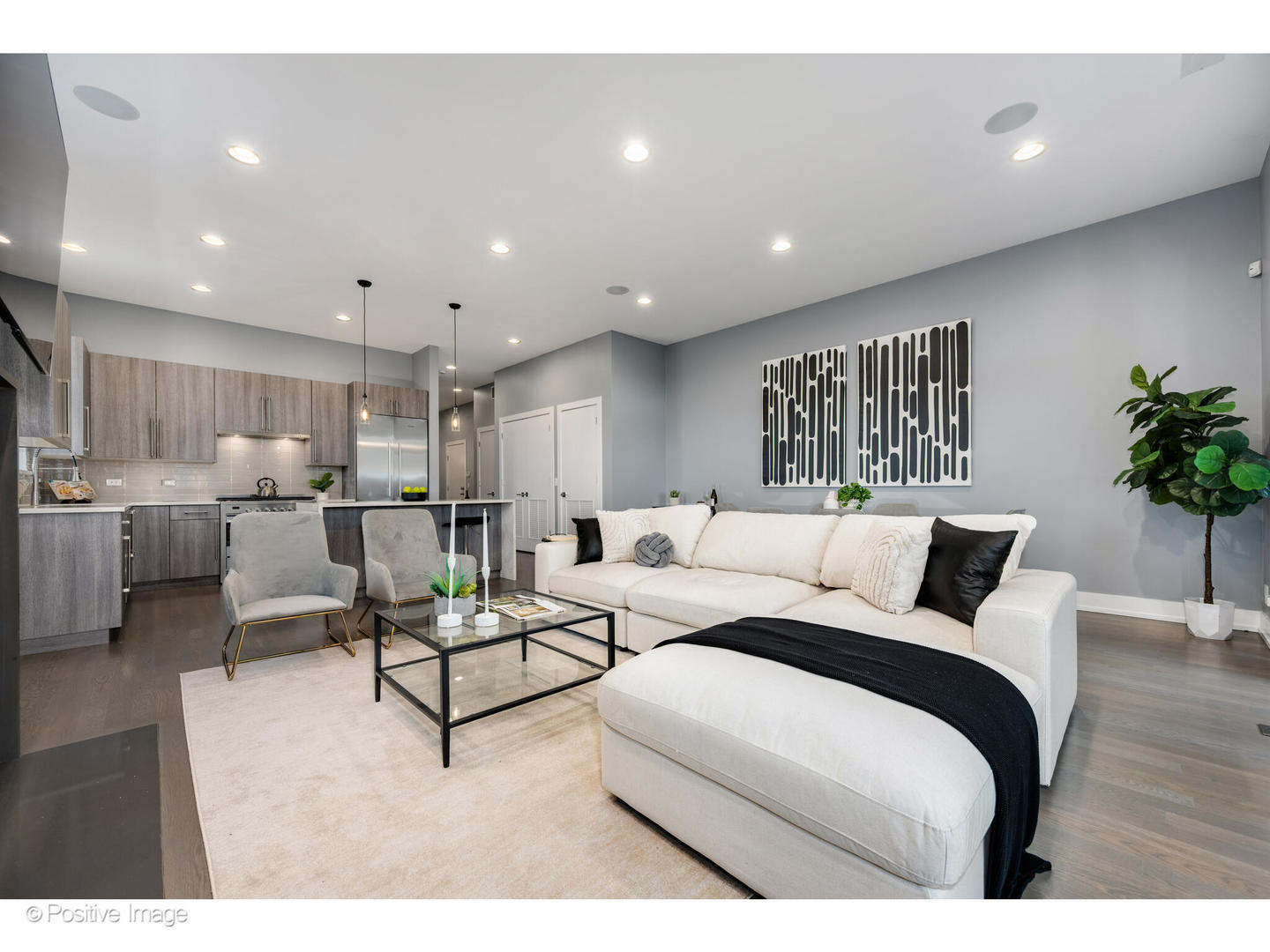 1017 N California Avenue 9