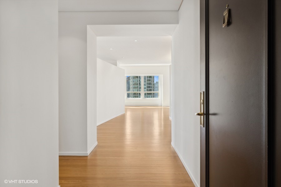 800 N Michigan Avenue 3701
