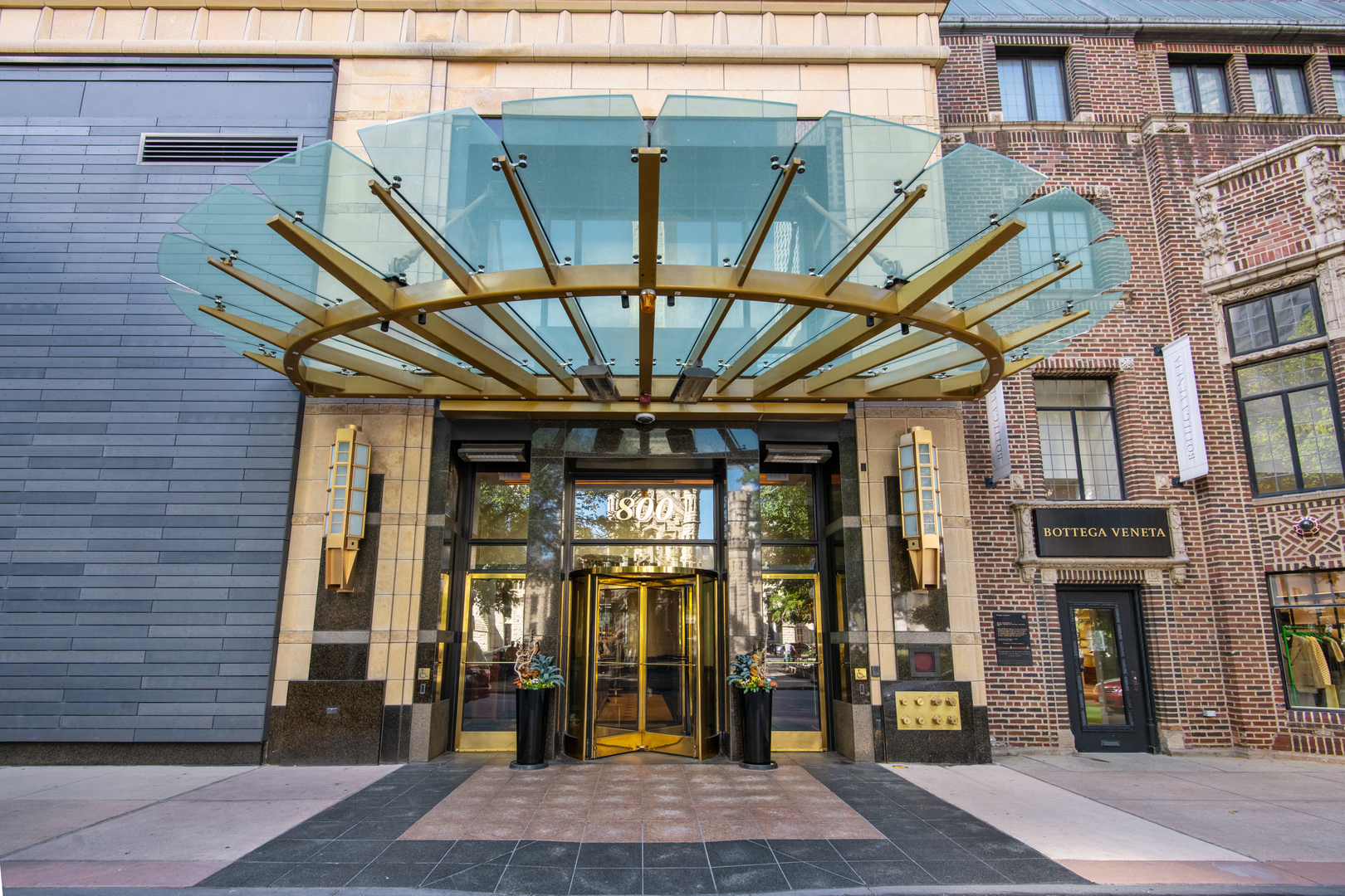 800 N Michigan Avenue 3701