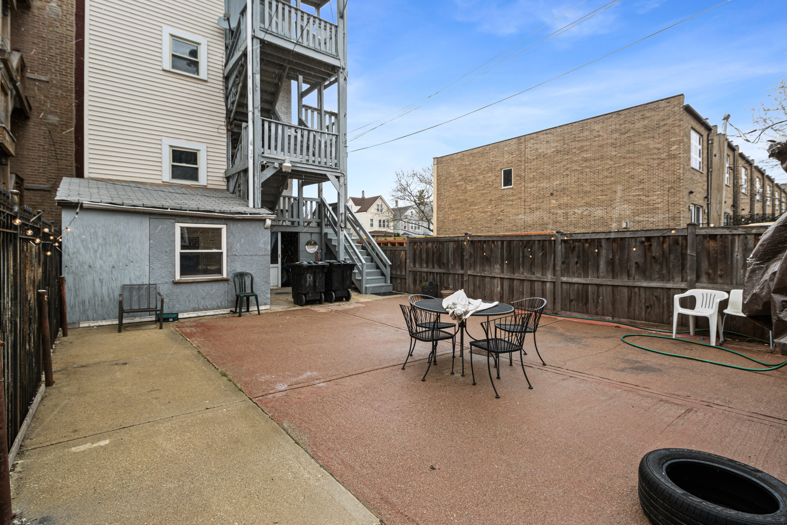 2661 W Medill Avenue