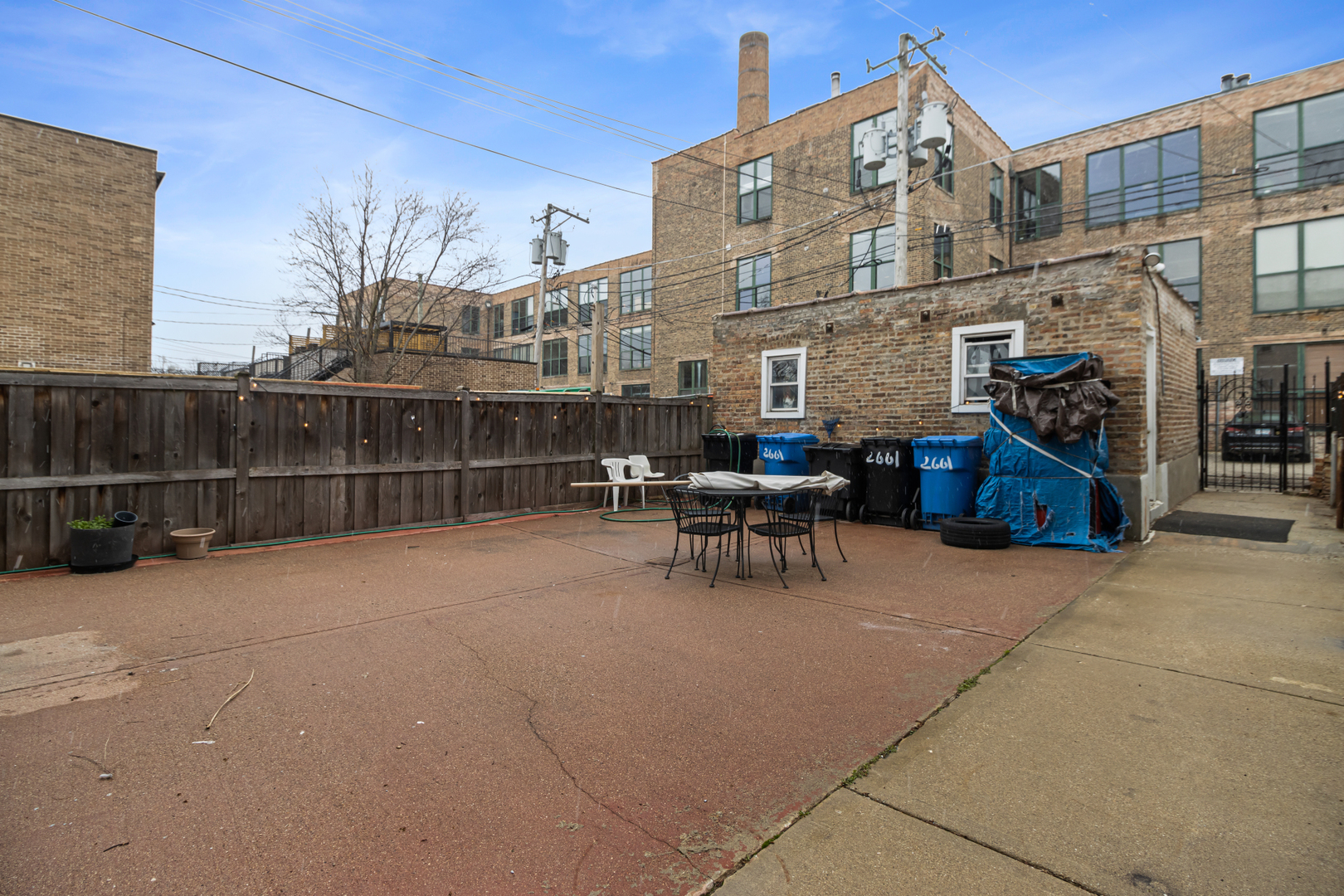 2661 W Medill Avenue