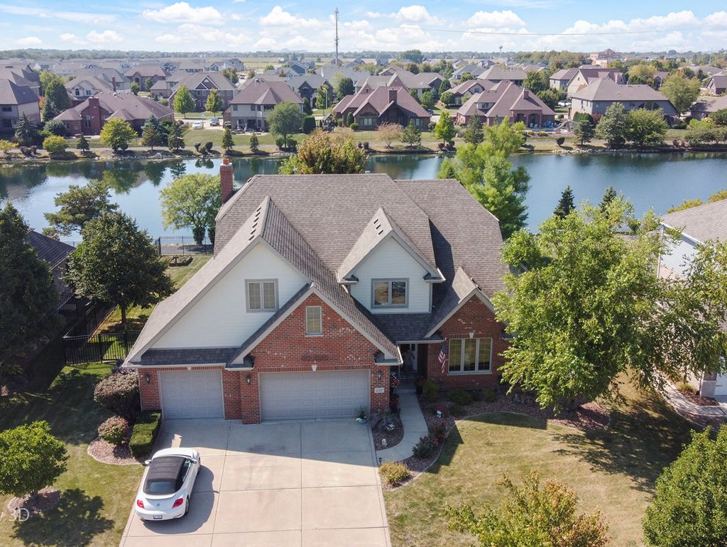 Photo for 2067 Edgeview Drive, New Lenox, IL 60451 (MLS # 12478696)