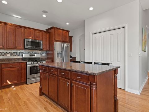 Tiny photo for 2067 Edgeview Drive, New Lenox, IL 60451 (MLS # 12478696)