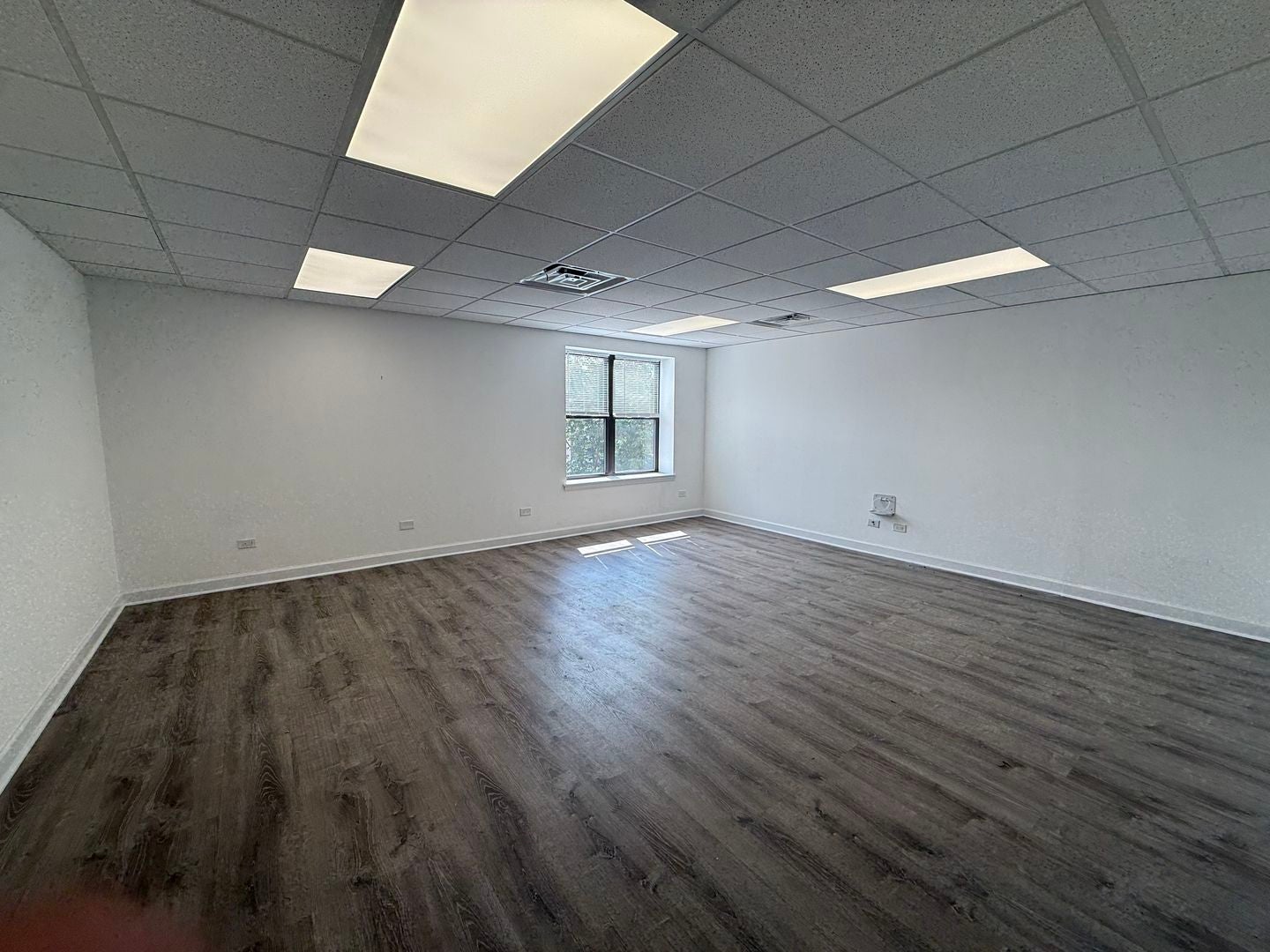 4403 W LAWRENCE Avenue 200