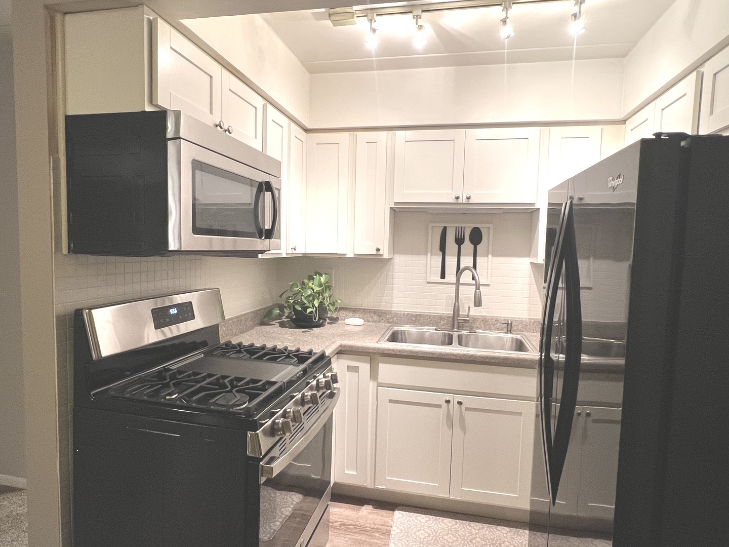 1040 Hirsch Boulevard 101