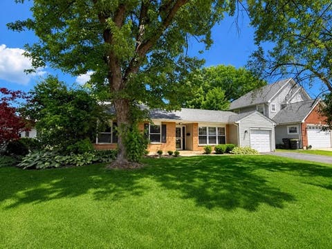 Photo of 1525 N Patton Avenue, Arlington Heights, IL 60004 (MLS # 12698482)