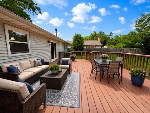 Tiny photo for 1525 N Patton Avenue, Arlington Heights, IL 60004 (MLS # 12698482)