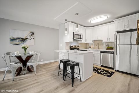 Tiny photo for 33 E CEDAR Street #8H, Chicago, IL 60611 (MLS # 12435032)