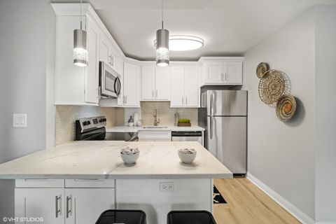 Tiny photo for 33 E CEDAR Street #8H, Chicago, IL 60611 (MLS # 12435032)