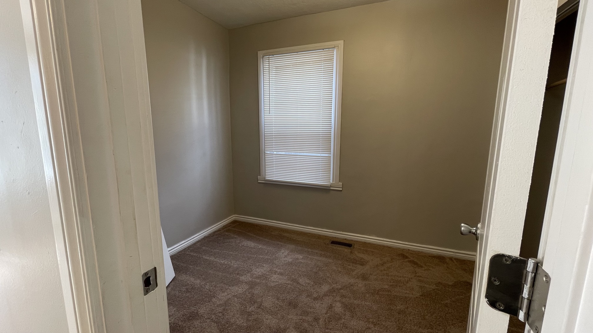 Chicago, Illinois 60637, United States, 3 Bedrooms Bedrooms, ,2 BathroomsBathrooms,Residential,Active,209993