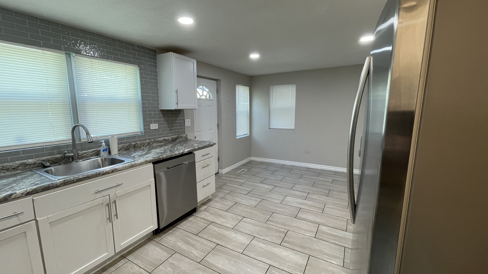 Chicago, Illinois 60637, United States, 3 Bedrooms Bedrooms, ,2 BathroomsBathrooms,Residential,Active,209993