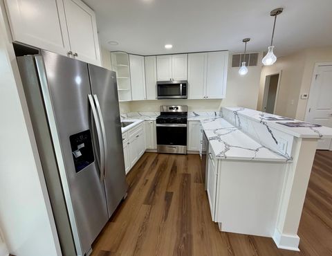 Tiny photo for 54 Brantwood Avenue, Elk Grove Village, IL 60007 (MLS # 12531791)