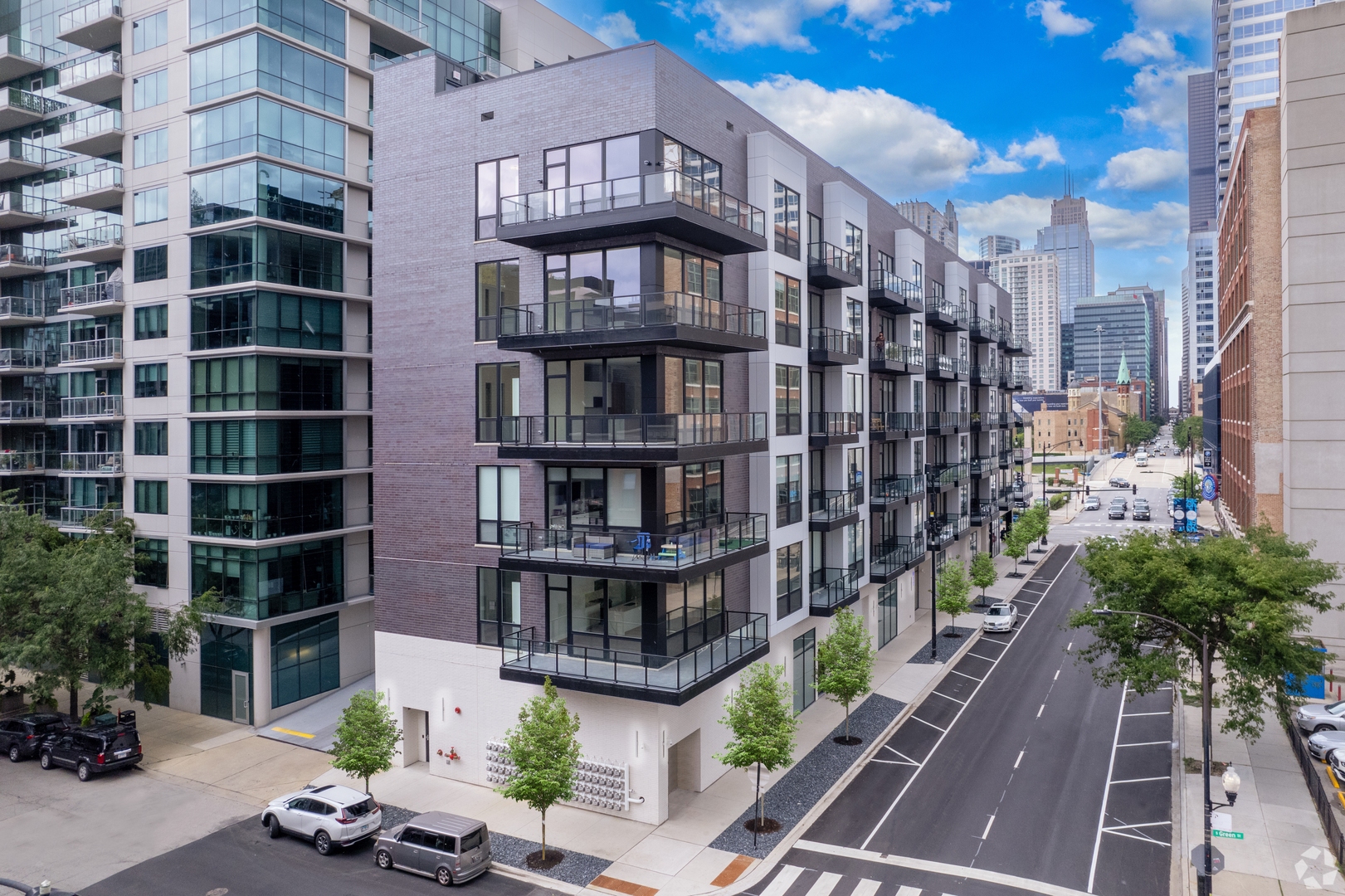 812 W Adams Street 303