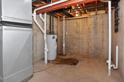 Tiny photo for 709 Cambridge Avenue, Rockford, IL 61102 (MLS # 12555838)