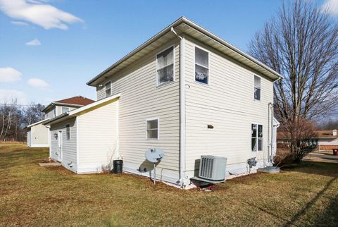 Tiny photo for 709 Cambridge Avenue, Rockford, IL 61102 (MLS # 12555838)