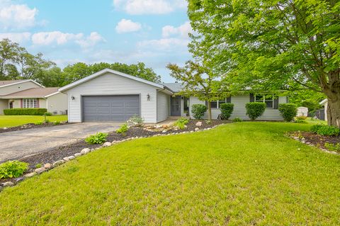 Single Family Residence in Rockton IL 111 Countryside Drive.jpg