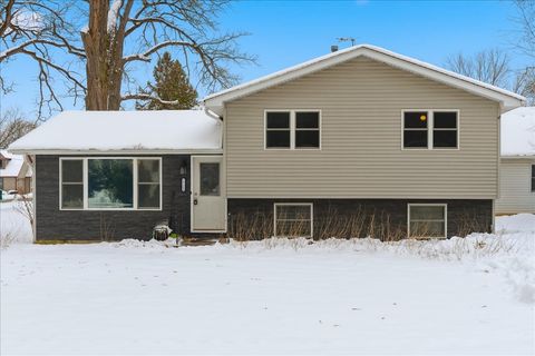 Tiny photo for 4 N lake Avenue, Third Lake, IL 60030 (MLS # 12541280)