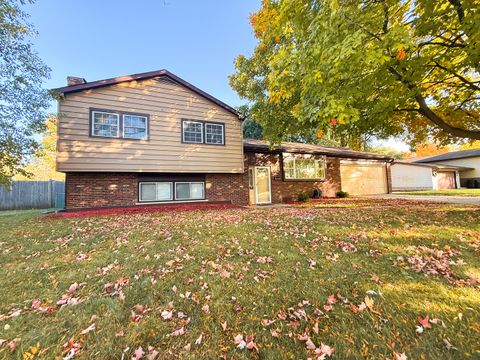 Photo of 1013 Nottingham Lane, Crystal Lake, IL 60014 (MLS # 12503047) Photo of 1013 Nottingham Lane, Crystal Lake, IL 60014 (MLS # 12503047)
