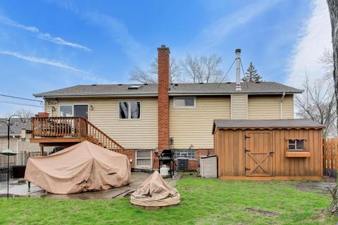 Tiny photo for 2819 N Kennicott Avenue, Arlington Heights, IL 60004 (MLS # 12587661)