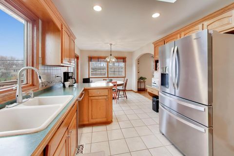 Tiny photo for 2819 N Kennicott Avenue, Arlington Heights, IL 60004 (MLS # 12587661)