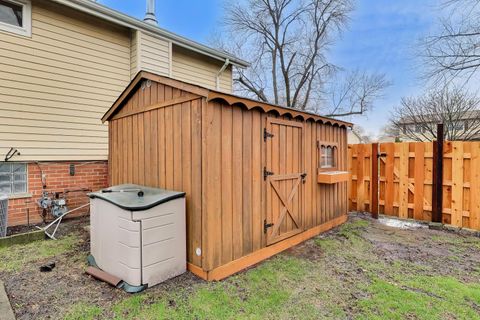 Tiny photo for 2819 N Kennicott Avenue, Arlington Heights, IL 60004 (MLS # 12587661)