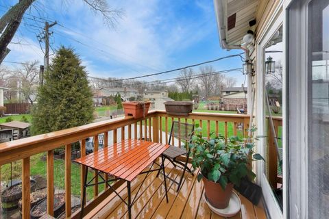 Tiny photo for 2819 N Kennicott Avenue, Arlington Heights, IL 60004 (MLS # 12587661)