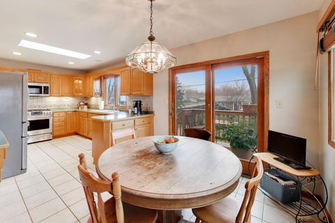 Tiny photo for 2819 N Kennicott Avenue, Arlington Heights, IL 60004 (MLS # 12587661)