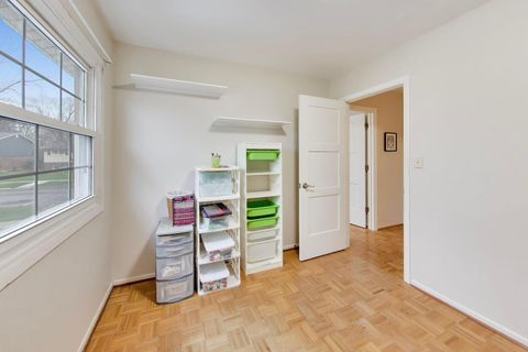 Tiny photo for 2819 N Kennicott Avenue, Arlington Heights, IL 60004 (MLS # 12587661)