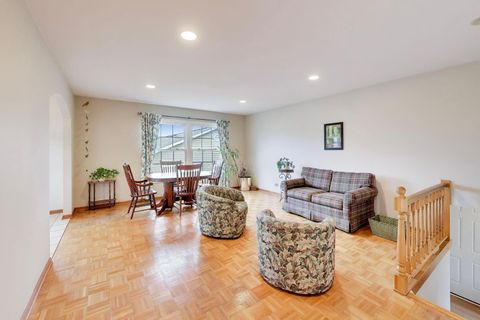Tiny photo for 2819 N Kennicott Avenue, Arlington Heights, IL 60004 (MLS # 12587661)