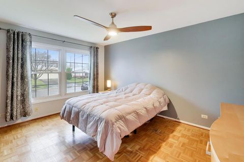 Tiny photo for 2819 N Kennicott Avenue, Arlington Heights, IL 60004 (MLS # 12587661)