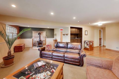 Tiny photo for 2819 N Kennicott Avenue, Arlington Heights, IL 60004 (MLS # 12587661)