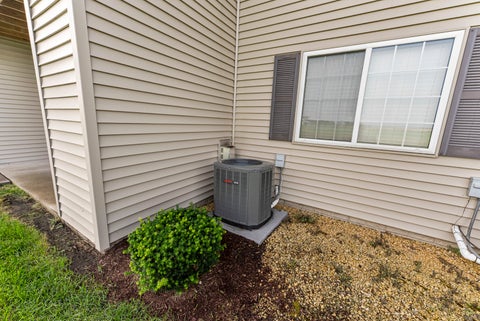 Tiny photo for 440 E Franklin Street #203, Eldridge, IA 52748 (MLS # 12761674)