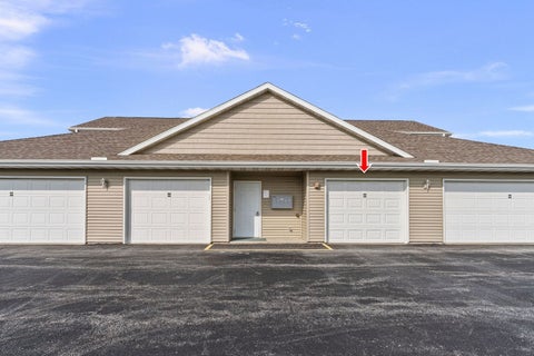 Tiny photo for 440 E Franklin Street #203, Eldridge, IA 52748 (MLS # 12761674)