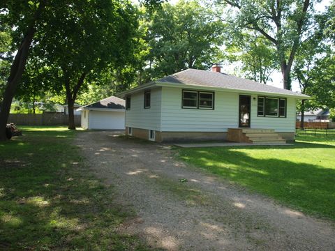 Single Family Residence in Lake Villa IL 37052 Capillo Avenue.jpg