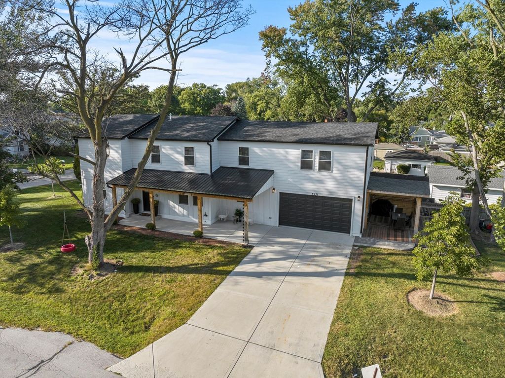 Photo for 3931 Liberty Boulevard, Westmont, IL 60559 (MLS # 12477546)