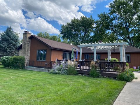 Tiny photo for 16 Robert Avenue, Prospect Heights, IL 60070 (MLS # 12584780)