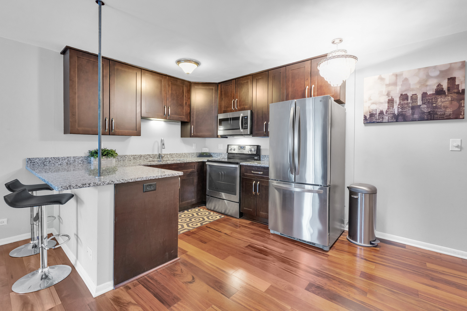 320 CIRCLE Avenue 404