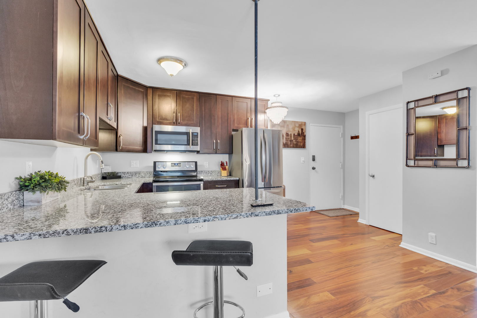 320 CIRCLE Avenue 404