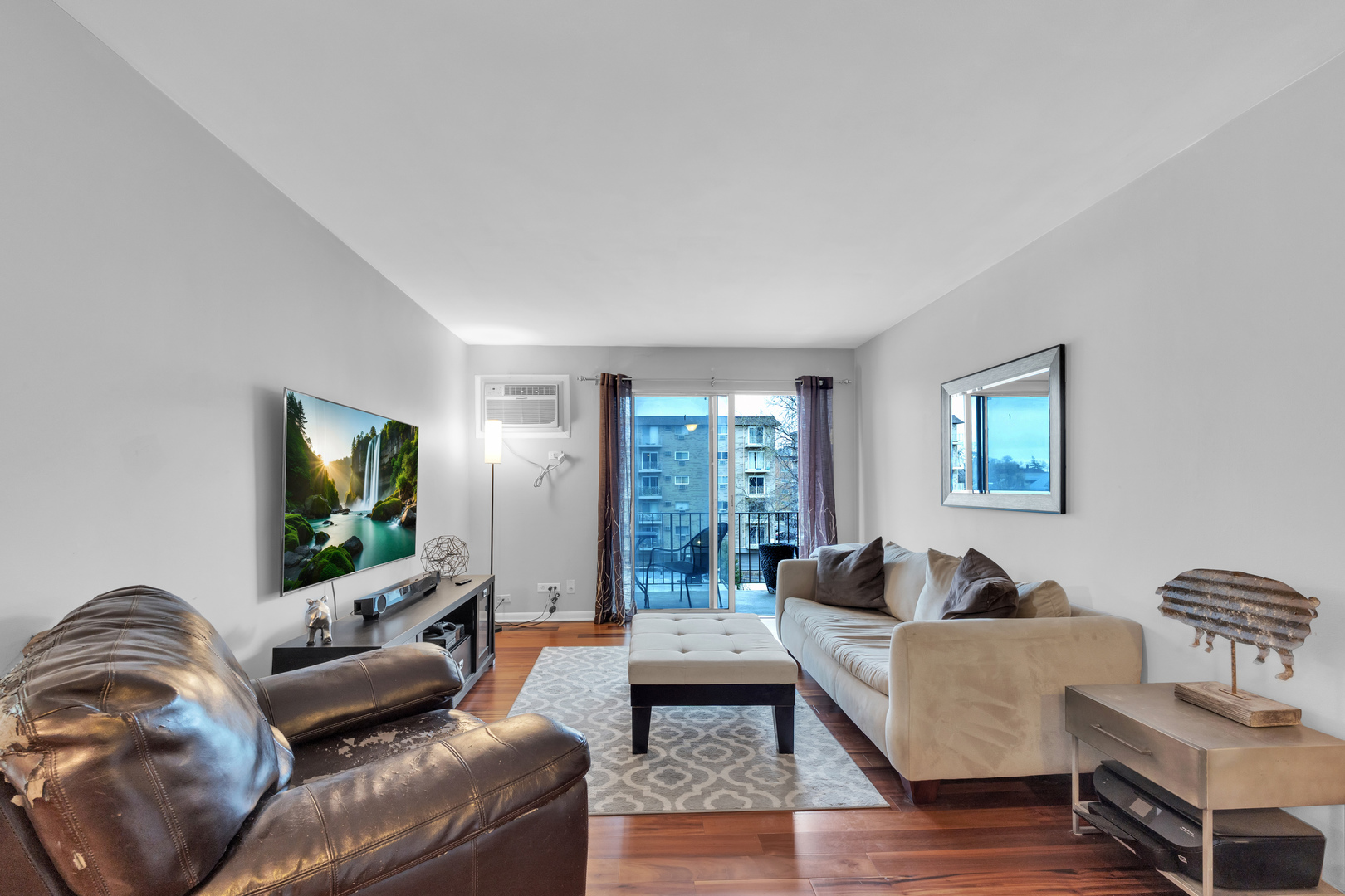 320 CIRCLE Avenue 404