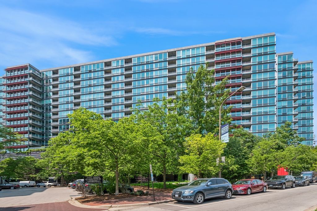 Photo for 800 ELGIN Road #620, Evanston, IL 60201 (MLS # 12314952)